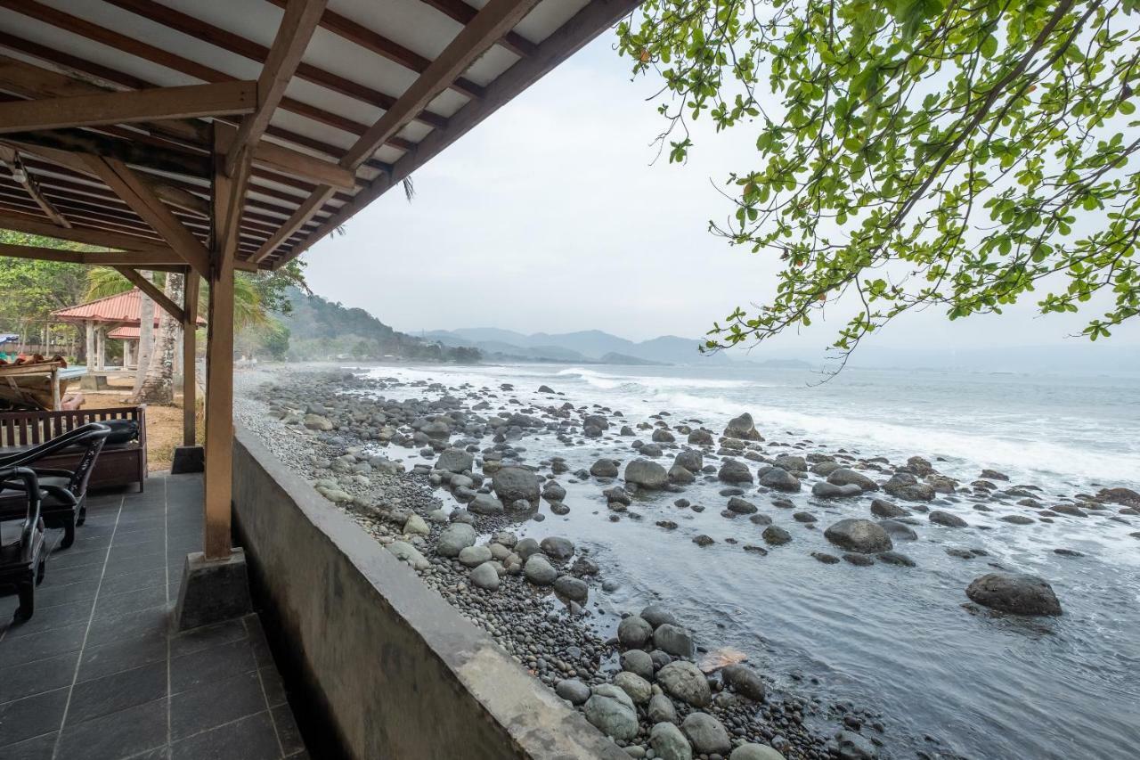 Oyo 951 Cempaka Ratu Beach Resort Sukabumi Εξωτερικό φωτογραφία